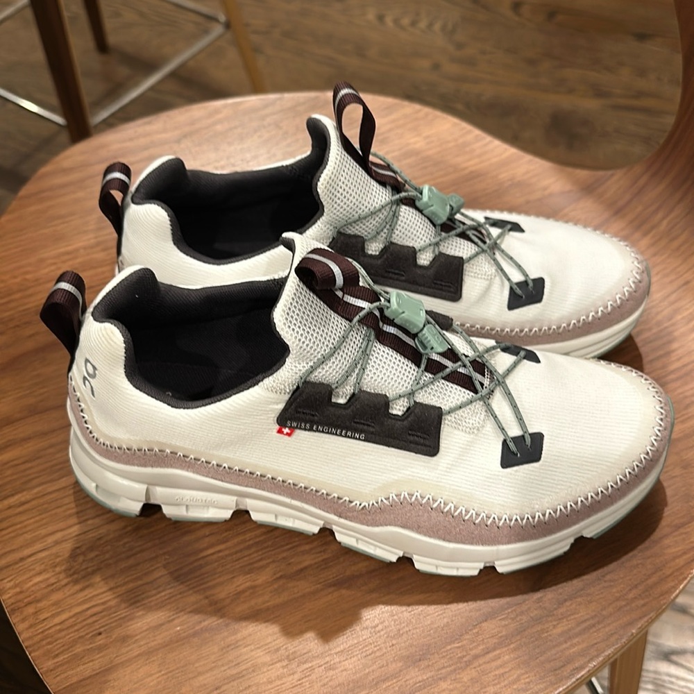 On Cloud Sneakers. Women’s size 11